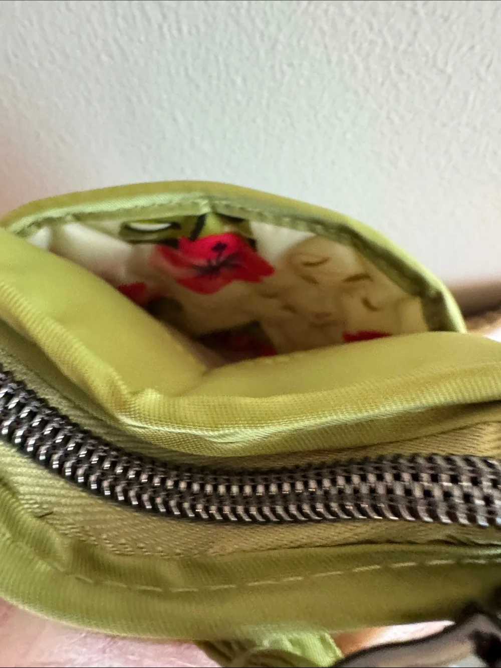 Lug Tandem Zip SE Grass Green Quilted Wristlet/cell phone Wallet-